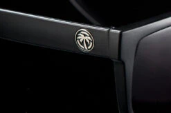 Arms: Black -Heatwave metalbadgearms 1